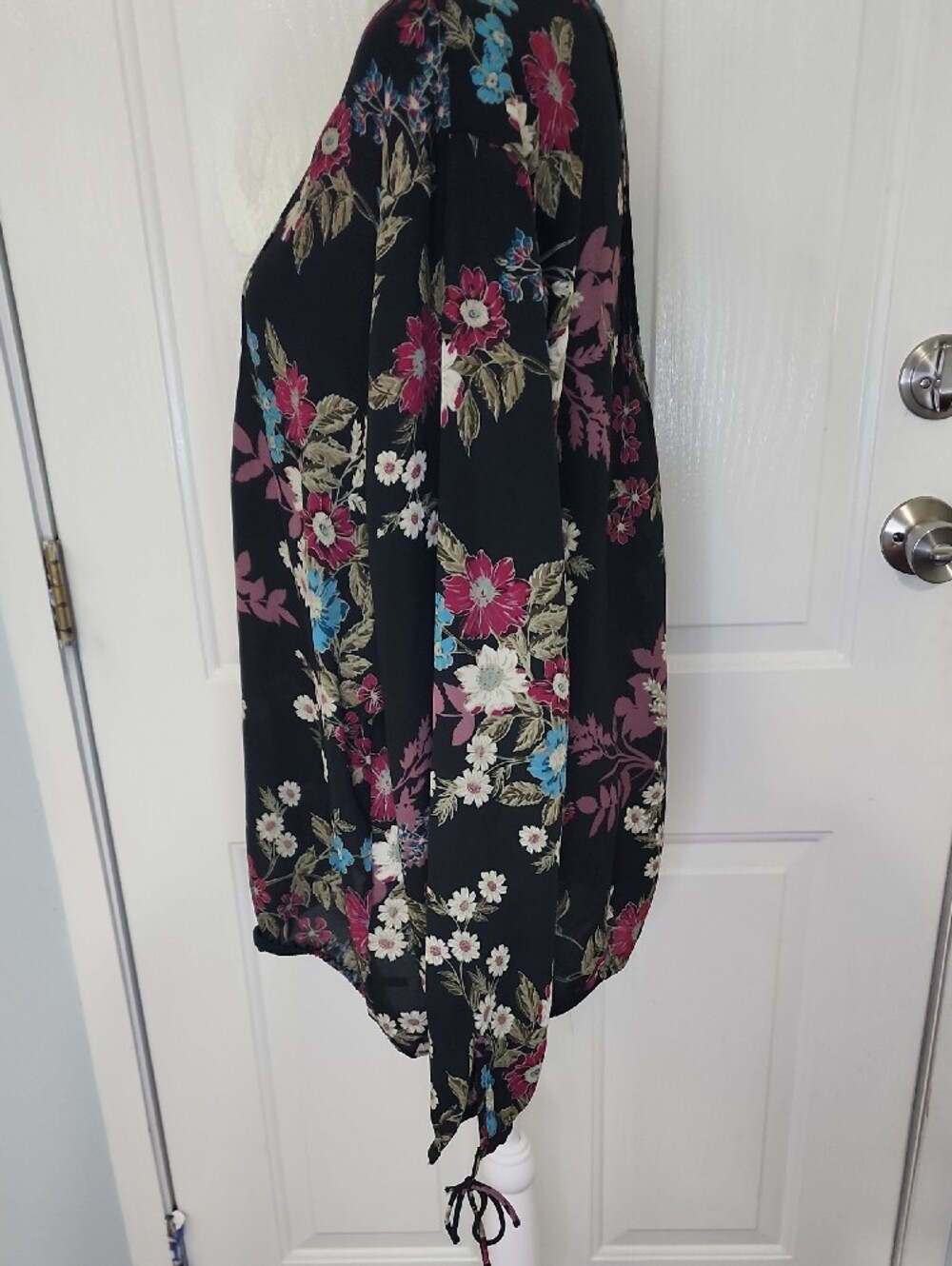 Women's Black Floral Tie-Keyneck Blouse - Picture 7 of 10